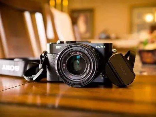 Choosing Between Film and Digital Cameras in Product Photography