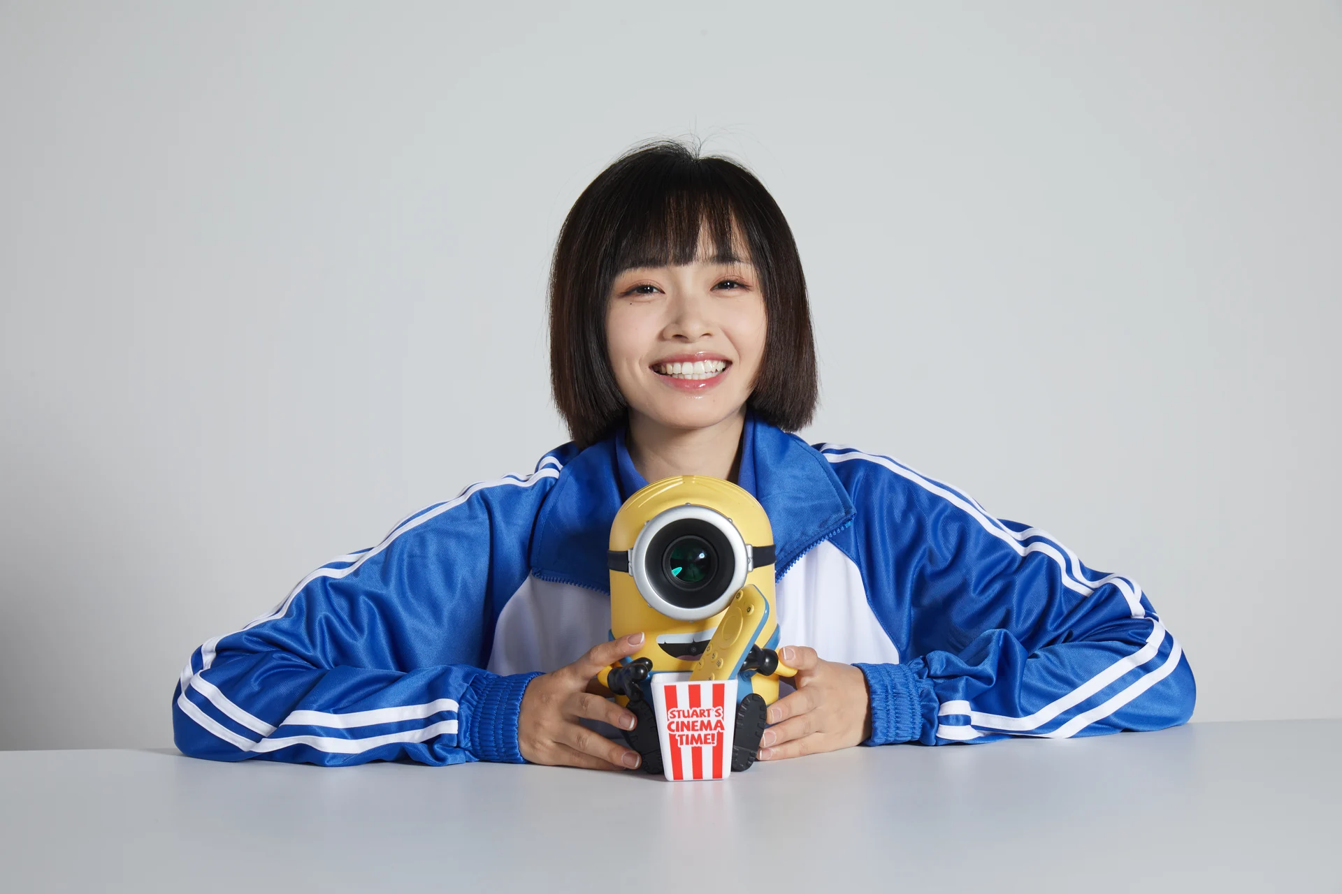 大眼橙投影仪产品与模特场景摄影