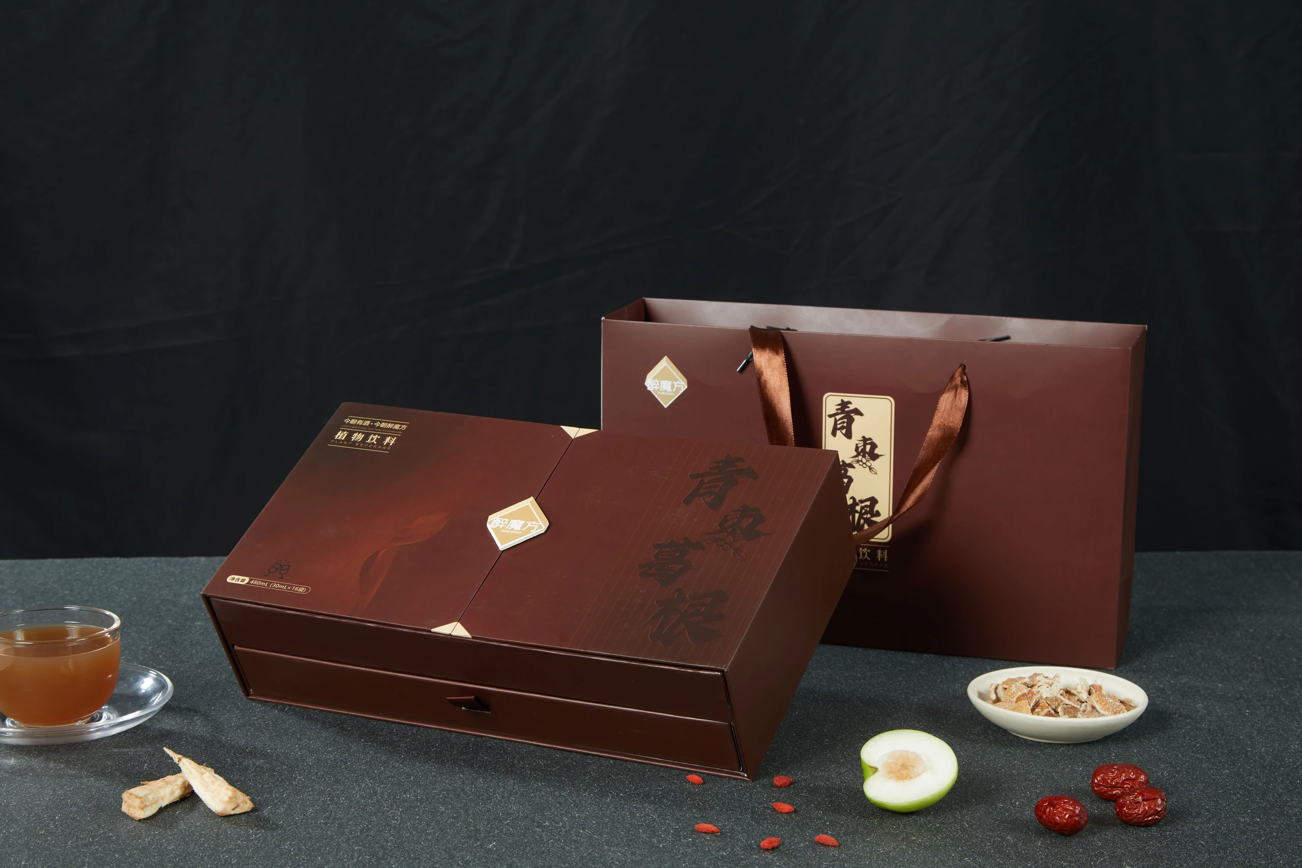 葛根饮品礼盒暗调静物摄影