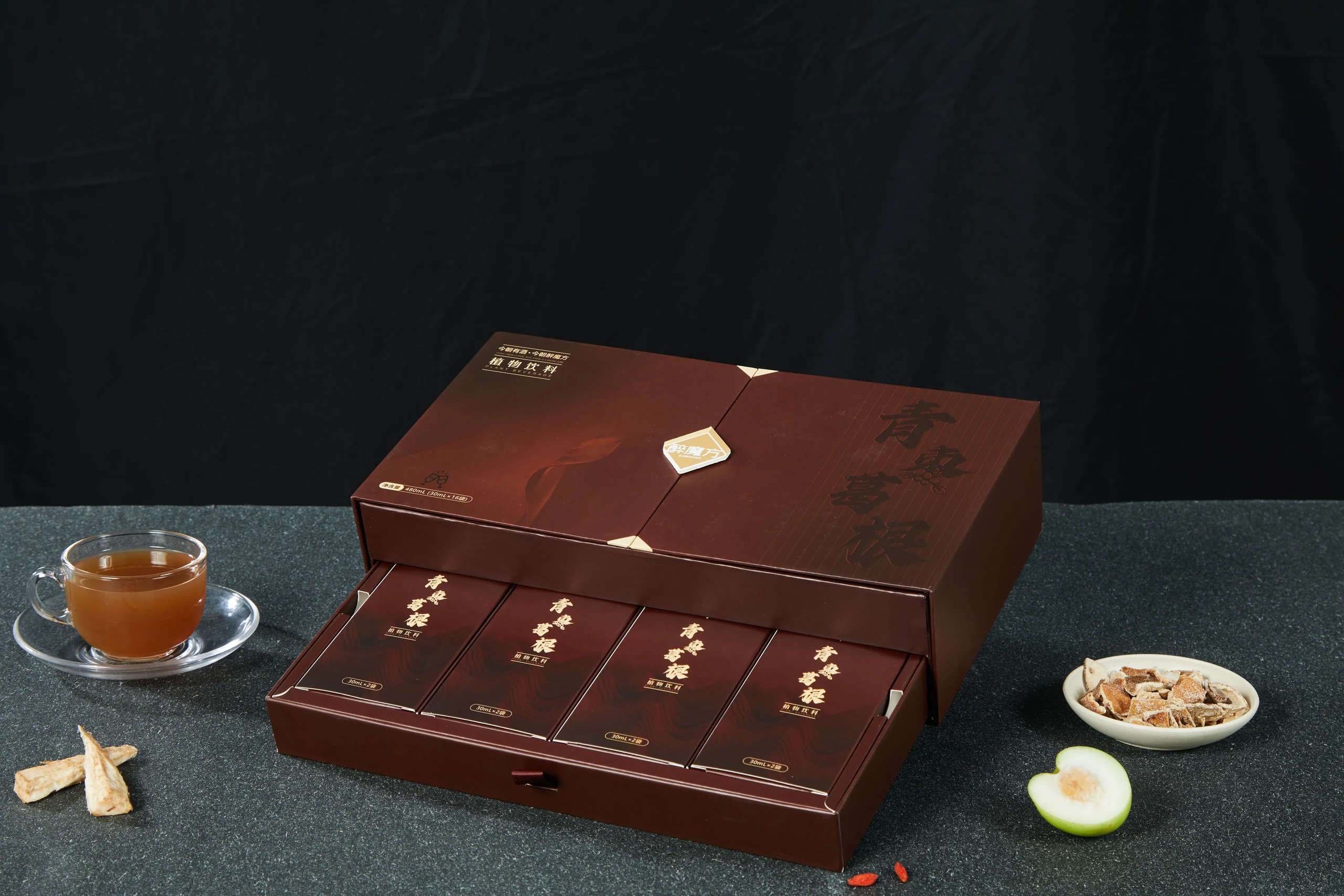 葛根饮品礼盒暗调静物摄影