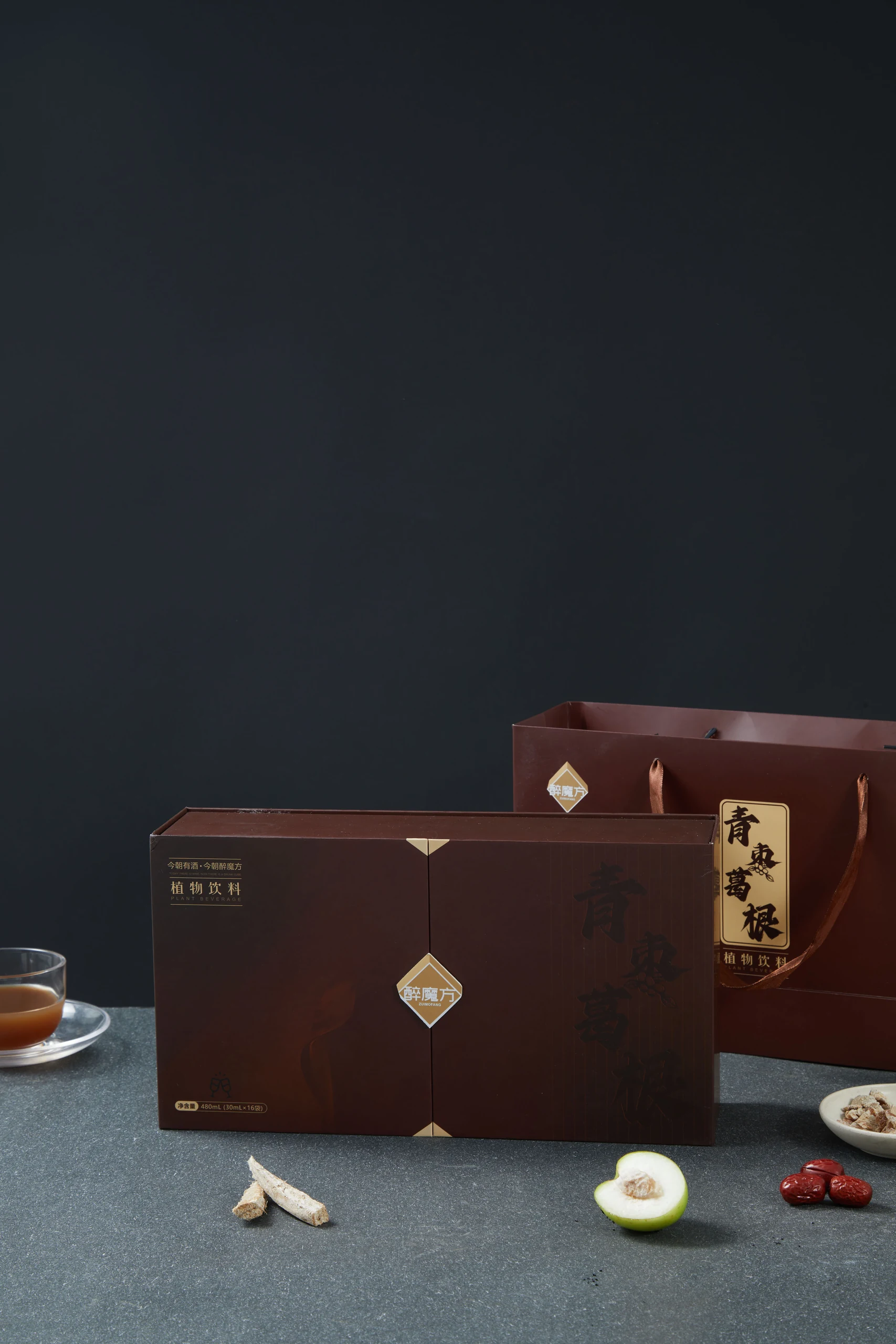 葛根饮品礼盒暗调静物摄影